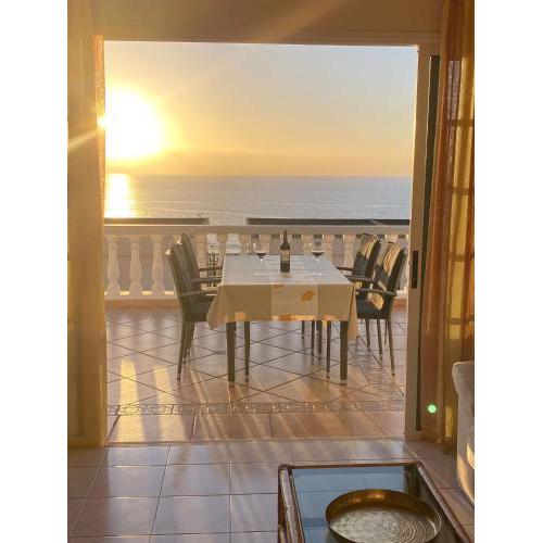 Ocean Pearl Ferienwohnung Teneriffa Süd Los Gigantes, 5min vom Ort und Strand entfernt, 2SZ,2DB,Sonnenterrasse, Garten