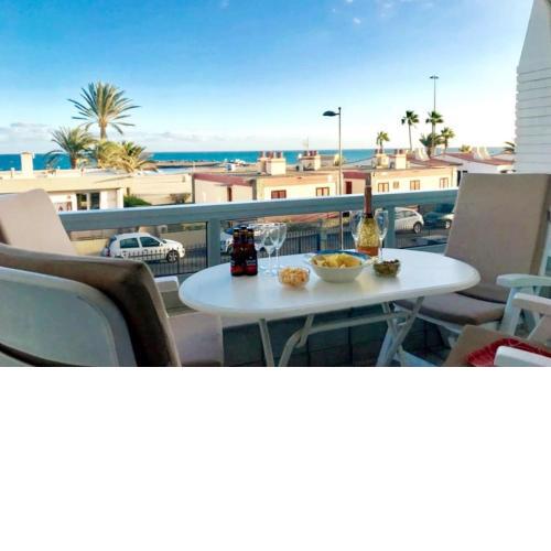 Ocean view apartment in Playa de Las Burras
