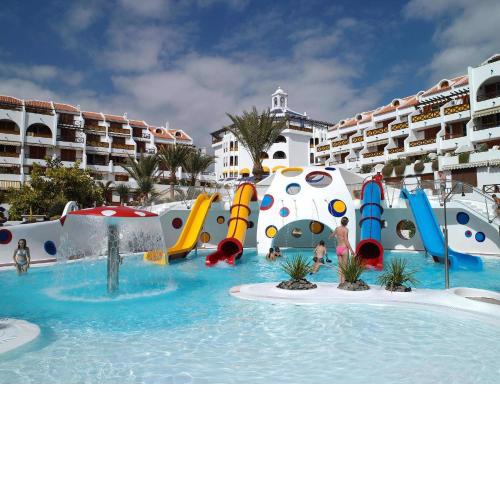 Ocean View Fantastic pools 100 mt to beach
