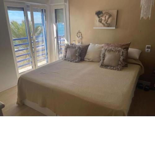 Ocean Views, Paseo Marítimo