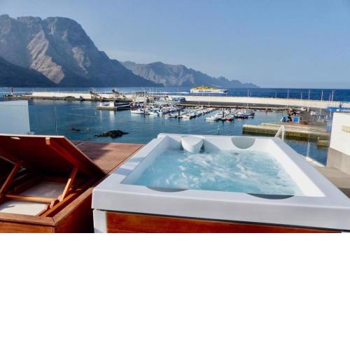 Ocean Views & Rooftop Jacuzzi in Agaete