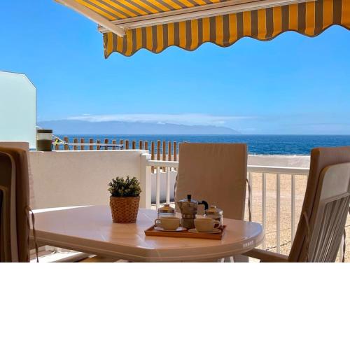 Oceanfront apartment in center of Los Gigantes