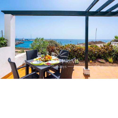 Oceanfront Holiday with Stunning Views