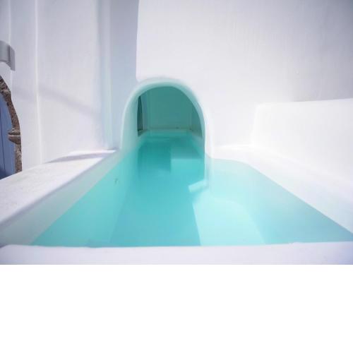 Oinos Luxury Suites