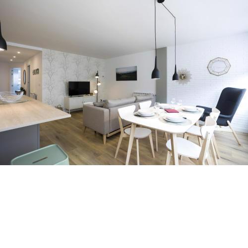 OLABIDE 2 by Smiling Rentals