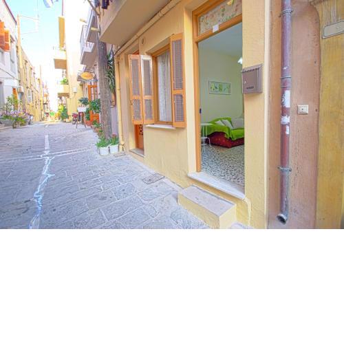 Old Town Apartment near the Beach