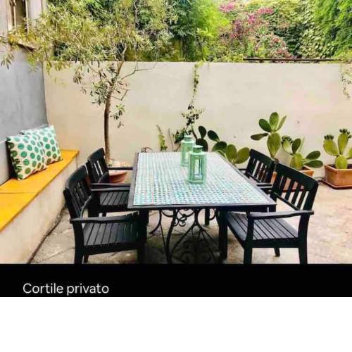 OLI-OLI HOUSE CITY CENTER, TWO ADJACENT HOUSE X11 people,DOUBLE KITCHEN, COURTYARD,