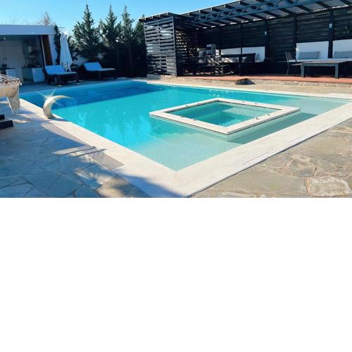Olivujoj Villajoj - Deluxe Villa with Detached Pool House