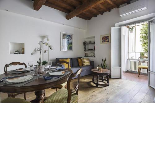 OLTRARNO Modern Apartment in Florence-hosted by Sweetstay