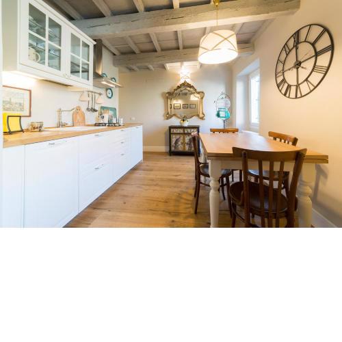 Oltrarno Real Mood Florentine Apartment