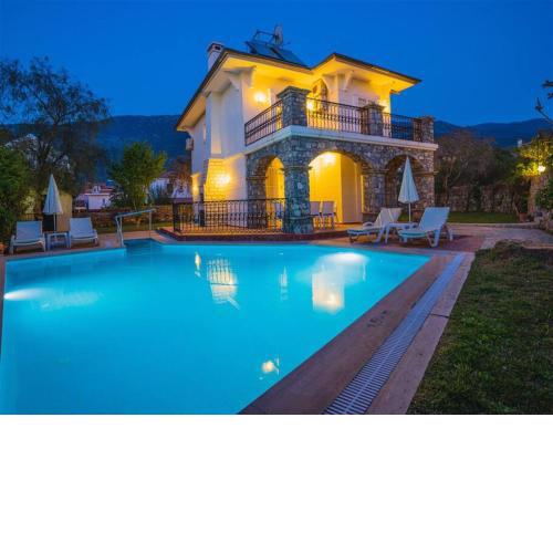 Ölüdeniz Ovacıkta Geniş Bahçeli Özel Havuzlu Villa