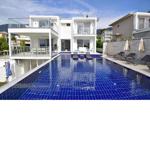 Ölüdeniz'de 4 Odalı Özel Havuzlu Jakuzili Lüks Villa (Silver)