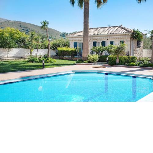 Olympia Holiday Home