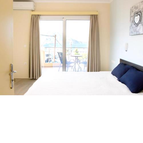 One bedroom appartement at Karpathos 100 m away from the beach with sea view furnished terrace and wifi