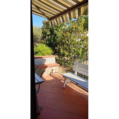 One bedroom appartement at Lacona 100 m away from the beach with enclosed garden