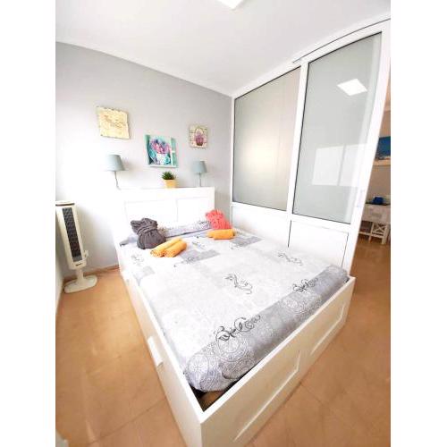 One bedroom appartement at Las Palmas de Gran Canaria 30 m away from the beach with wifi