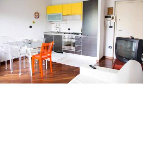 One bedroom appartement at Pescara 100 m away from the beach with jacuzzi and enclosed garden