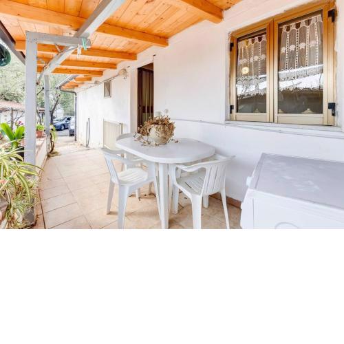 One bedroom appartement at Pisciotta 200 m away from the beach with furnished terrace