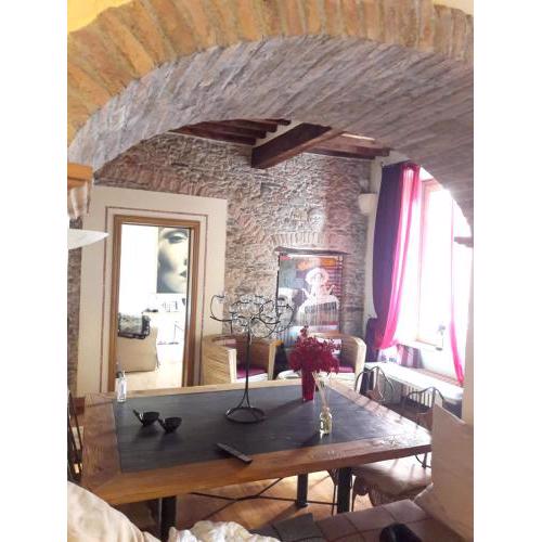 One bedroom appartement with balcony and wifi at Pietrasanta 3 km away from the beach