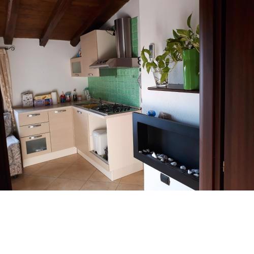 One bedroom appartement with city view and wifi at Loceri