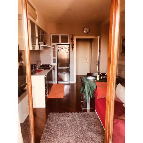 One bedroom appartement with city view enclosed garden and wifi at Monza