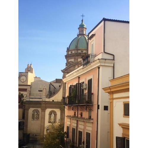 One bedroom appartement with city view furnished balcony and wifi at Palermo 6 km away from the beach