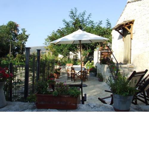 One bedroom appartement with enclosed garden and wifi at Abbateggio