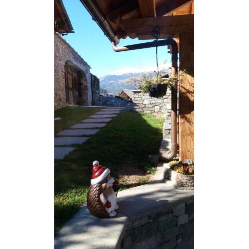 One bedroom appartement with enclosed garden and wifi at Aymavilles 7 km away from the slopes