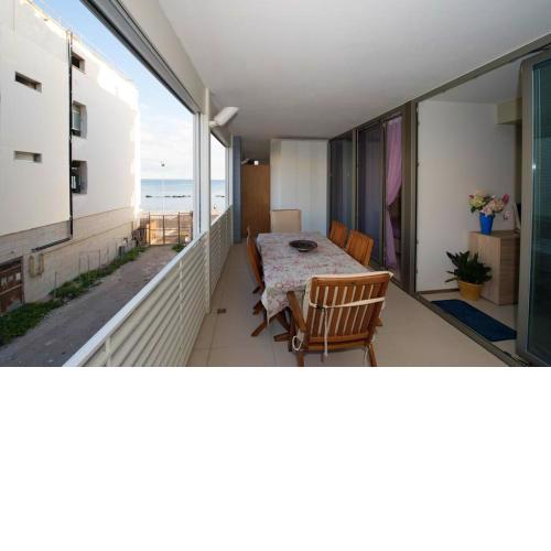 One bedroom appartement with furnished balcony and wifi at Gallipoli