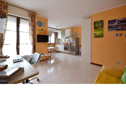 One bedroom appartement with furnished balcony and wifi at Vercelli