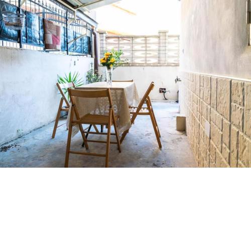 One bedroom appartement with furnished terrace and wifi at Favara 8 km away from the beach