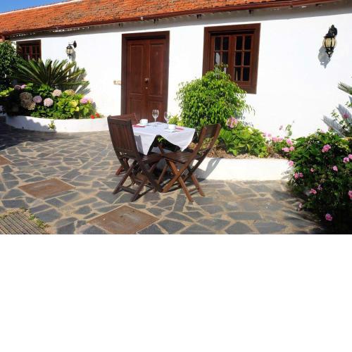 One bedroom appartement with furnished terrace and wifi at Los Silos 5 km away from the beach