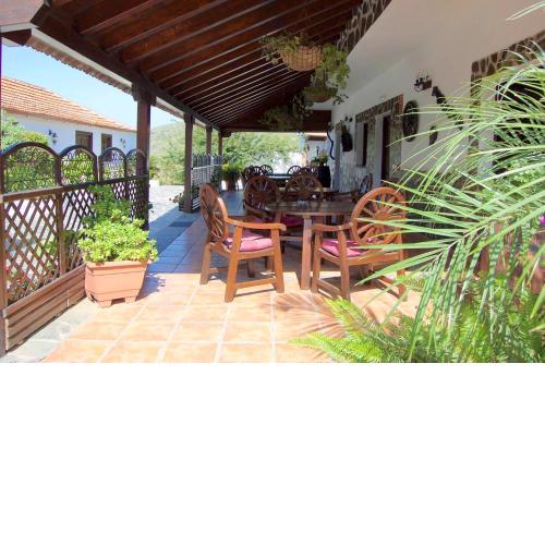 One bedroom appartement with furnished terrace and wifi at Los Silos 5 km away from the beach
