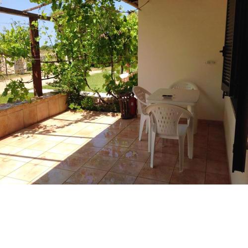 One bedroom appartement with furnished terrace and wifi at Sassari 9 km away from the beach