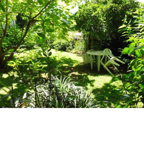 One bedroom appartement with sea view enclosed garden and wifi at Mogor 2 km away from the beach