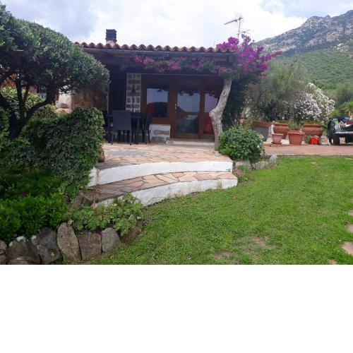 One bedroom appartement with sea view enclosed garden and wifi at Olbia 6 km away from the beach