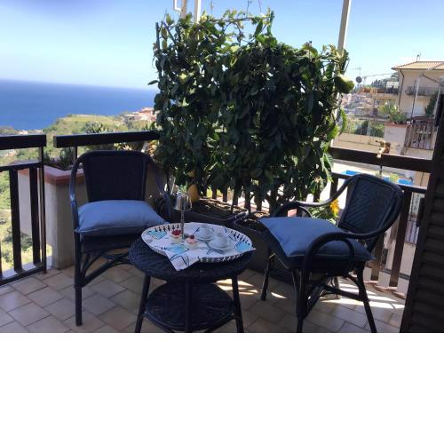 One bedroom appartement with sea view furnished terrace and wifi at Taormina