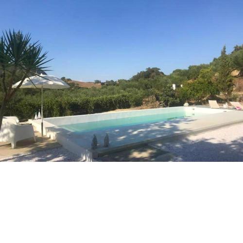 One bedroom bungalow with private pool enclosed garden and wifi at Madrigueras