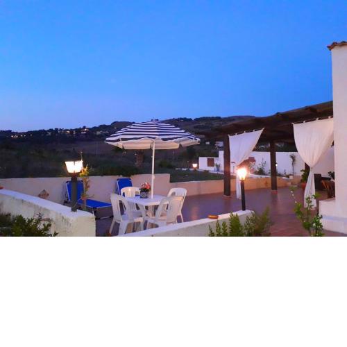 One bedroom chalet with city view enclosed garden and wifi at Ballata