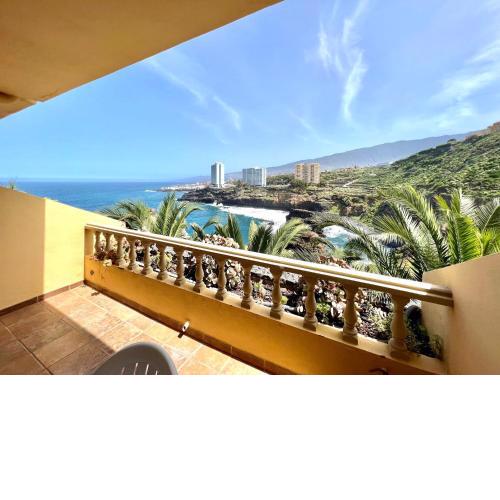 One bedroom, high floor, ocean views, pool y free wifi in all common areas