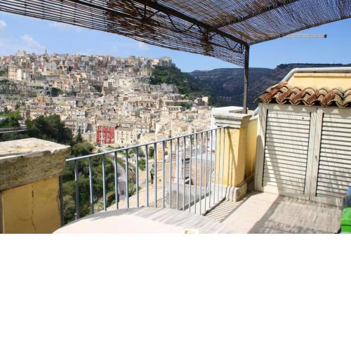 One bedroom house with city view balcony and wifi at Ragusa