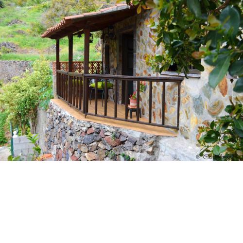 One bedroom house with city view enclosed garden and wifi at Hermigua 3 km away from the beach
