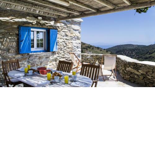 One bedroom house with enclosed garden and wifi at Kastanies 6 km away from the beach