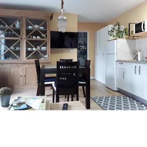 One bedroom house with enclosed garden and wifi at Parada