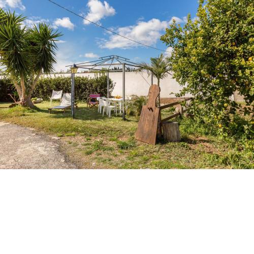One bedroom house with enclosed garden at Avola 2 km away from the beach