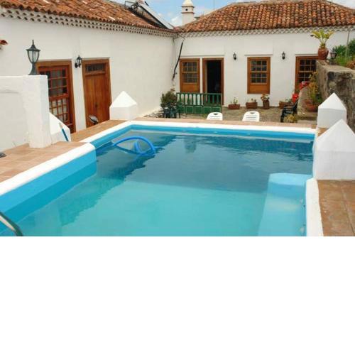 One bedroom house with shared pool enclosed garden and wifi at San Cristobal de La Laguna