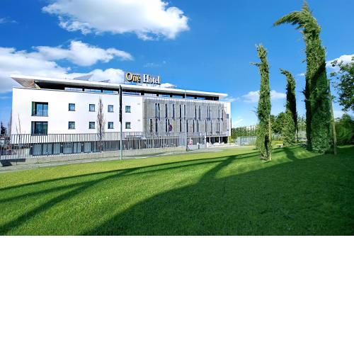 One Hotel & Restaurant