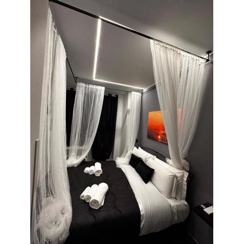 ONE HUNDRED ROOMS GARDEN SUITE