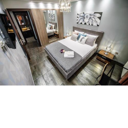 One of a kind Luxury Apartment City Center Near HELEXPO