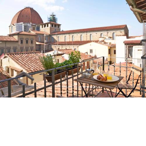 One of a kind Near The Duomo w/Balcony Palace Apt